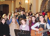 Goście zadbali o muzyczną oprawę Eucharystii.