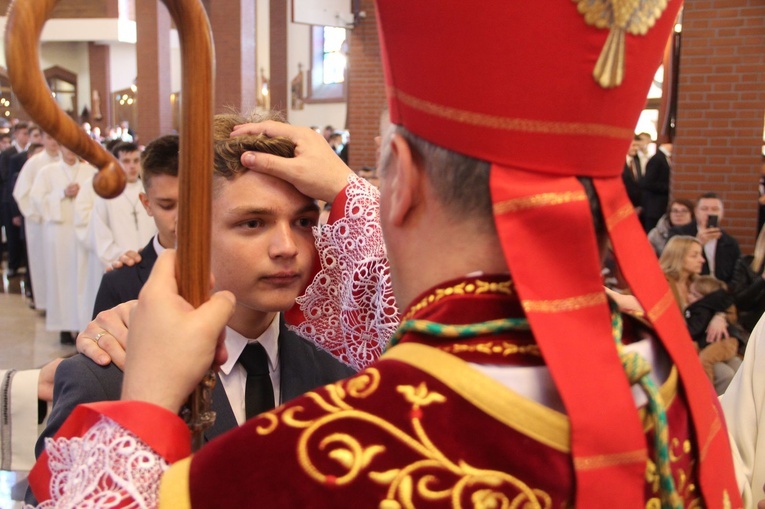 Bierzmowanie w parafii Miłosierdzia Bożego w Brzesku 2022