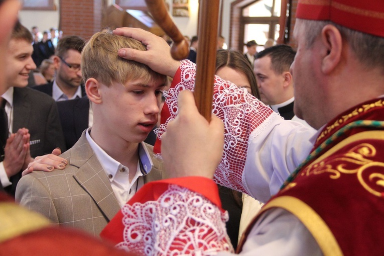 Bierzmowanie w parafii Miłosierdzia Bożego w Brzesku 2022