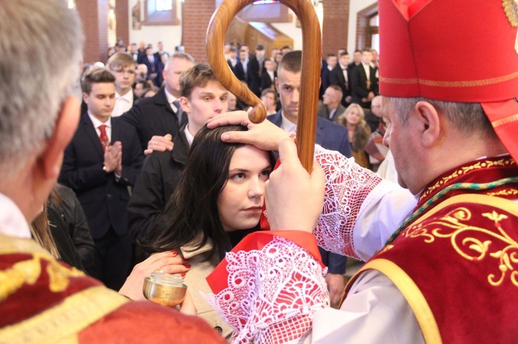 Bierzmowanie w parafii Miłosierdzia Bożego w Brzesku 2022