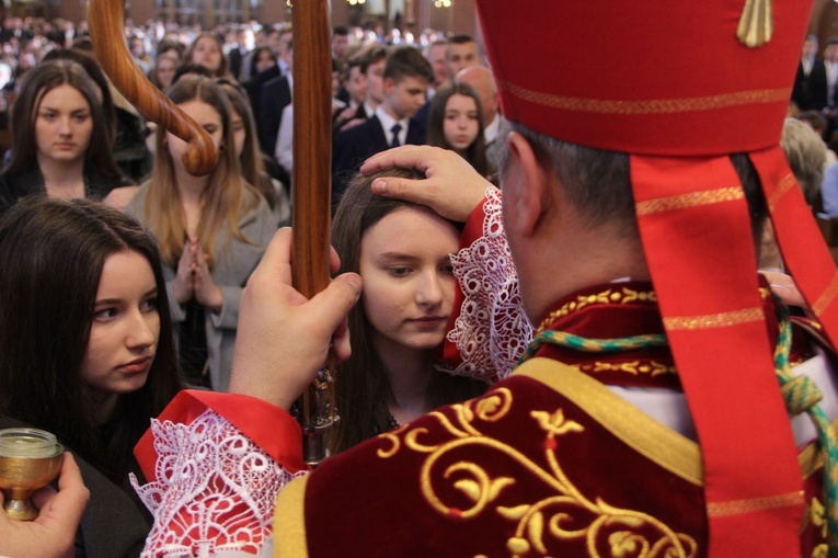 Bierzmowanie w parafii Miłosierdzia Bożego w Brzesku 2022
