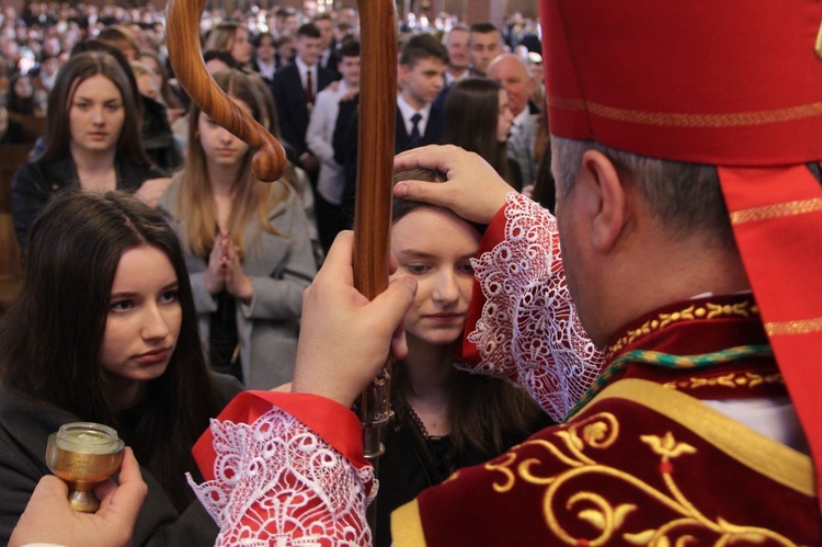 Bierzmowanie w parafii Miłosierdzia Bożego w Brzesku 2022