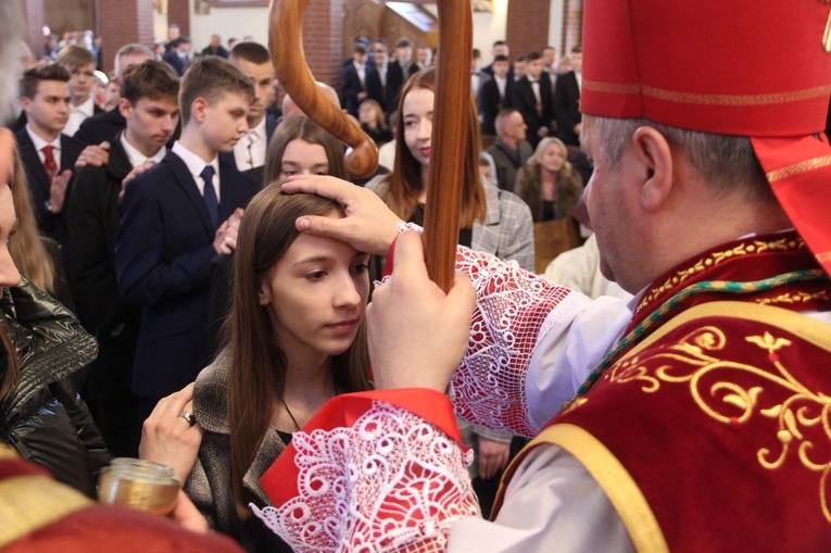 Bierzmowanie w parafii Miłosierdzia Bożego w Brzesku 2022