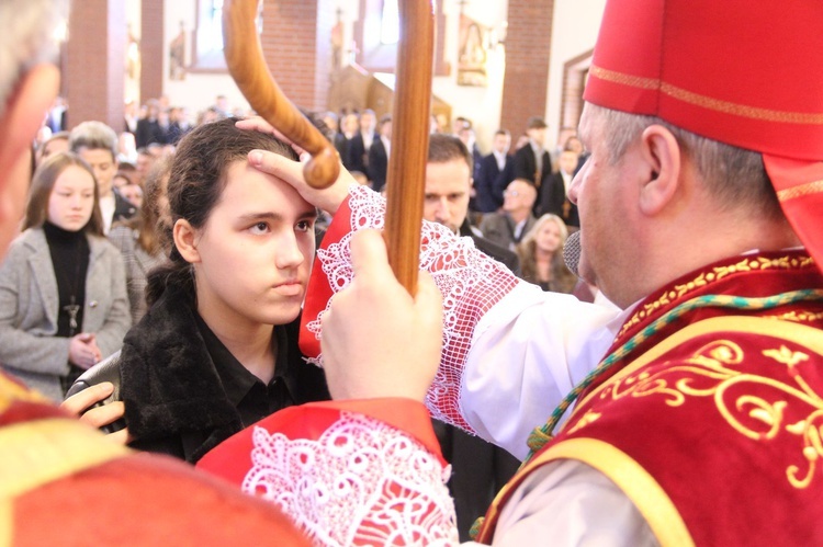 Bierzmowanie w parafii Miłosierdzia Bożego w Brzesku 2022