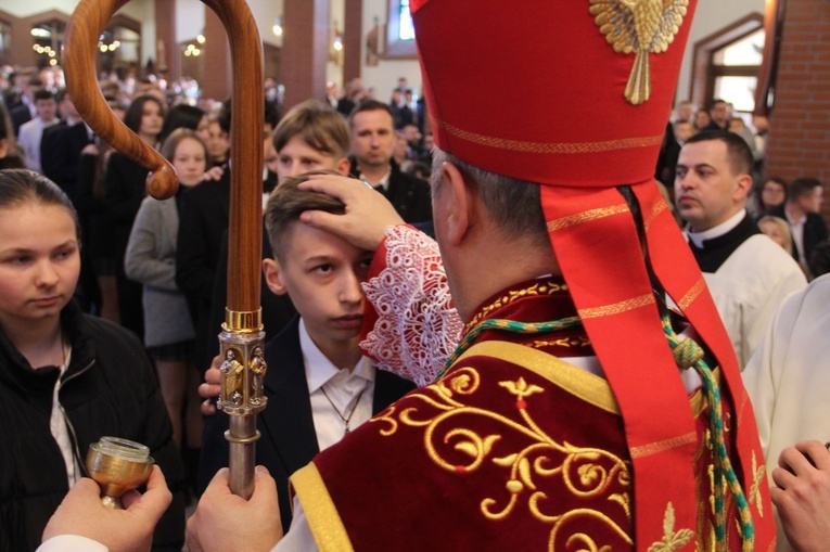 Bierzmowanie w parafii Miłosierdzia Bożego w Brzesku 2022
