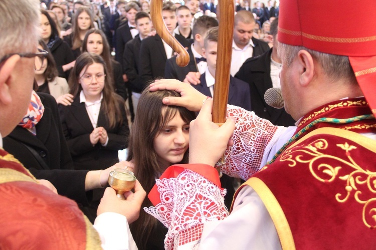 Bierzmowanie w parafii Miłosierdzia Bożego w Brzesku 2022