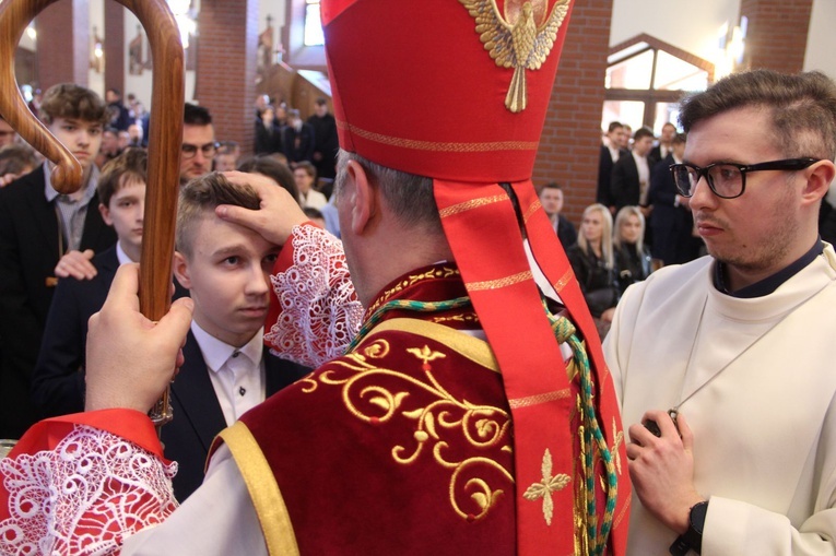 Bierzmowanie w parafii Miłosierdzia Bożego w Brzesku 2022