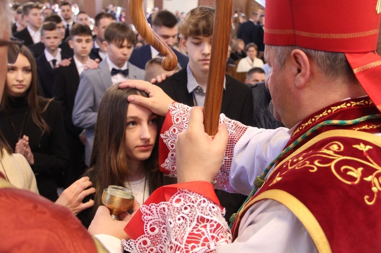 Bierzmowanie w parafii Miłosierdzia Bożego w Brzesku 2022