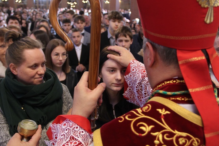 Bierzmowanie w parafii Miłosierdzia Bożego w Brzesku 2022