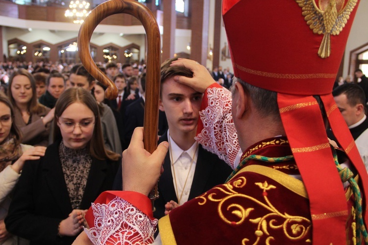 Bierzmowanie w parafii Miłosierdzia Bożego w Brzesku 2022