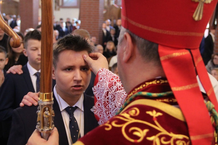 Bierzmowanie w parafii Miłosierdzia Bożego w Brzesku 2022