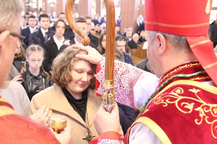 Bierzmowanie w parafii Miłosierdzia Bożego w Brzesku 2022