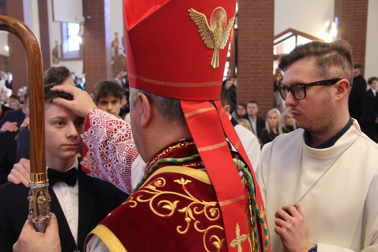 Bierzmowanie w parafii Miłosierdzia Bożego w Brzesku 2022