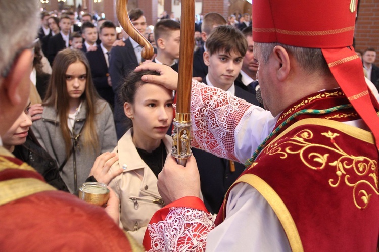 Bierzmowanie w parafii Miłosierdzia Bożego w Brzesku 2022