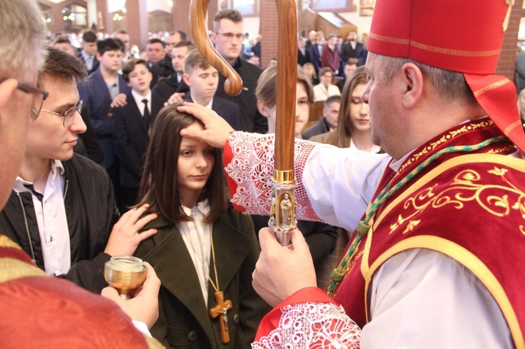 Bierzmowanie w parafii Miłosierdzia Bożego w Brzesku 2022