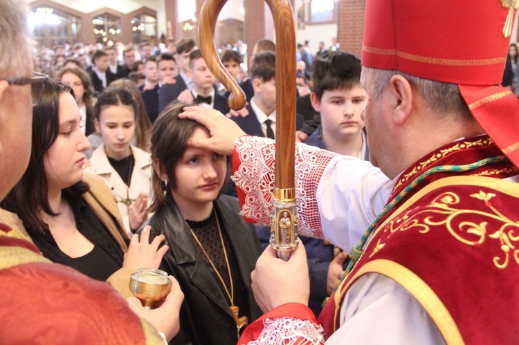 Bierzmowanie w parafii Miłosierdzia Bożego w Brzesku 2022