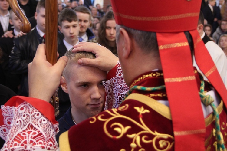 Bierzmowanie w parafii Miłosierdzia Bożego w Brzesku 2022