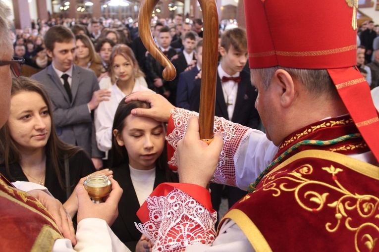 Bierzmowanie w parafii Miłosierdzia Bożego w Brzesku 2022