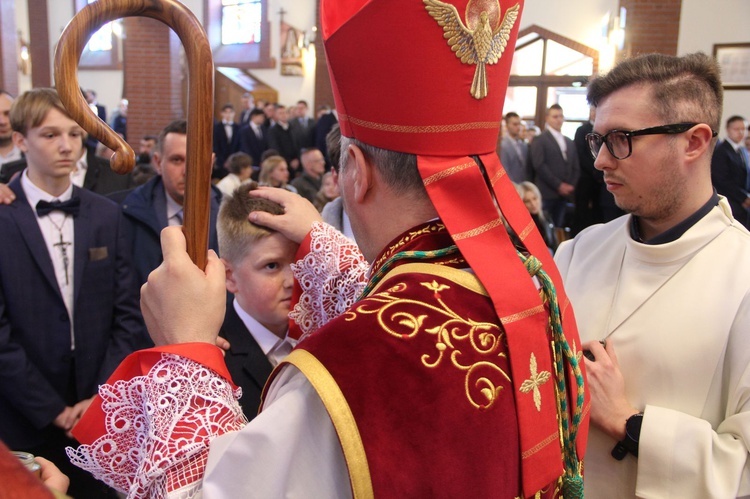 Bierzmowanie w parafii Miłosierdzia Bożego w Brzesku 2022