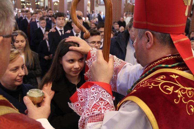 Bierzmowanie w parafii Miłosierdzia Bożego w Brzesku 2022