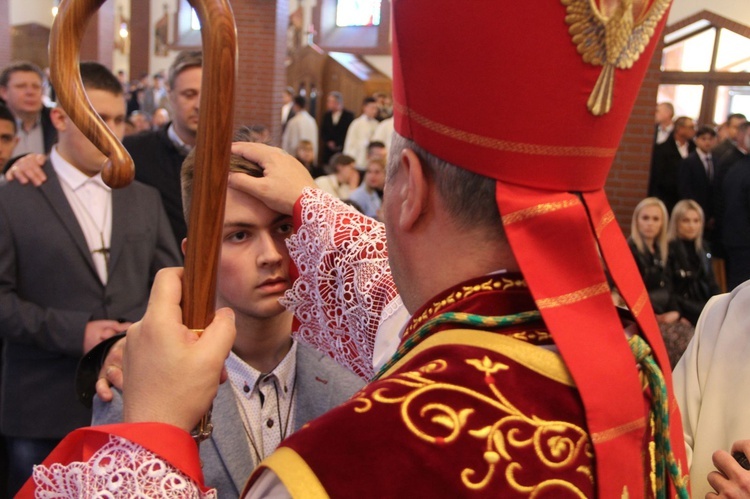 Bierzmowanie w parafii Miłosierdzia Bożego w Brzesku 2022