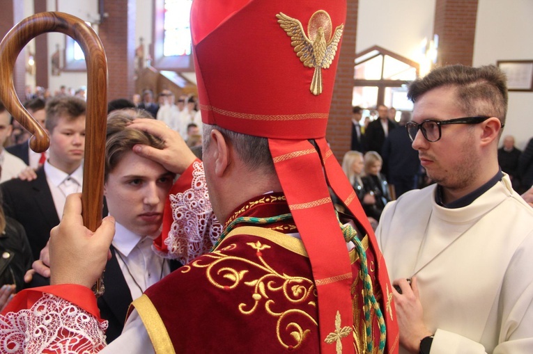 Bierzmowanie w parafii Miłosierdzia Bożego w Brzesku 2022