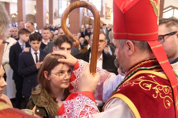 Bierzmowanie w parafii Miłosierdzia Bożego w Brzesku 2022