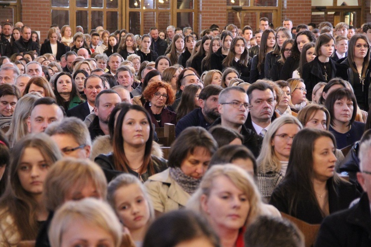 Bierzmowanie w parafii Miłosierdzia Bożego w Brzesku 2022