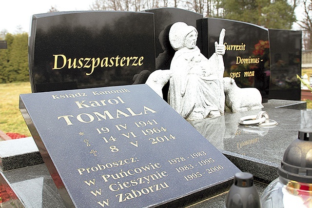 Mieszkańcy pamiętają o śp. ks. Karolu Tomali.