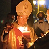 ▲	Śmierć i zmartwychwstanie Pana nazywa się Jego Paschą. Dlatego trzy dni poświęcone liturgicznym obchodom męki, śmierci i zmartwychwstania Pańskiego noszą nazwę Triduum Paschalnego. Stanowi ono szczyt całego roku liturgicznego.  Już teraz zarezerwujmy sobie czas na liturgię w swoich parafiach.