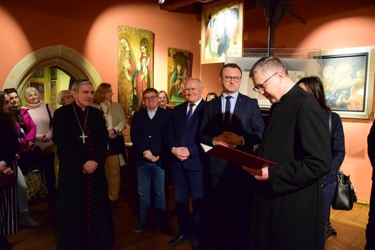 Zebranych gości powitał dyrektor muzeum ks. Andrzej Rusak.