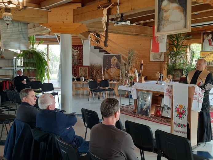 Dziadkowie, ojcowie i chłopcy na drodze Chrystusa