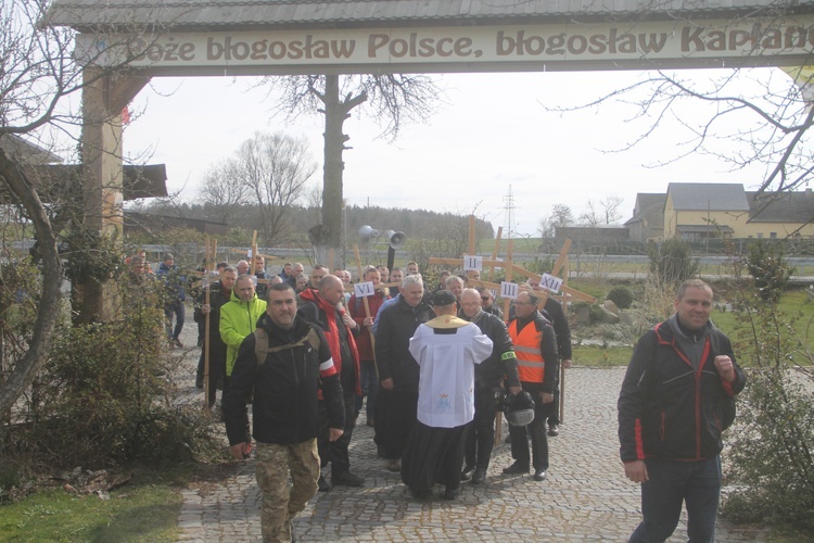 Dziadkowie, ojcowie i chłopcy na drodze Chrystusa