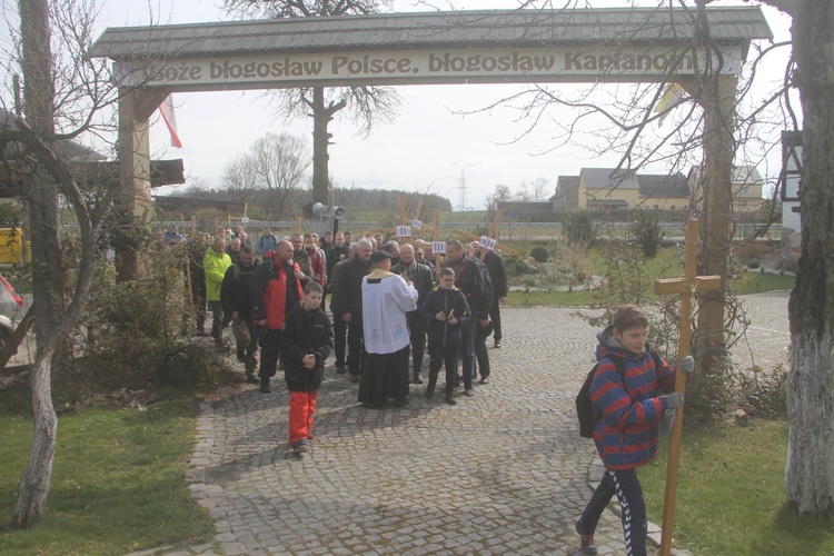 Dziadkowie, ojcowie i chłopcy na drodze Chrystusa