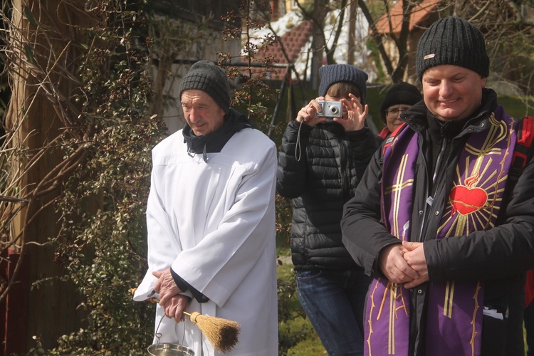 Dziadkowie, ojcowie i chłopcy na drodze Chrystusa