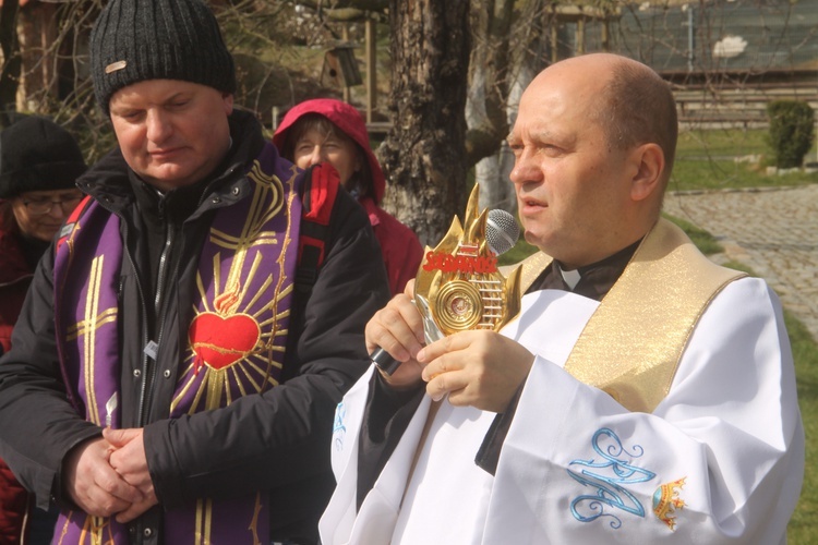 Dziadkowie, ojcowie i chłopcy na drodze Chrystusa