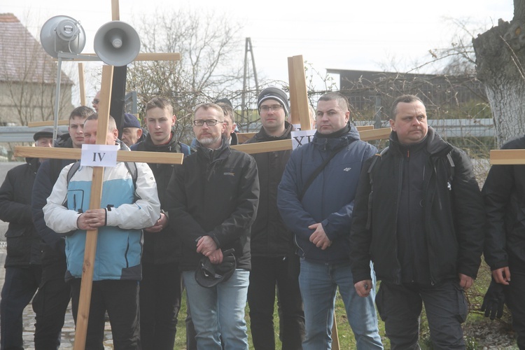 Dziadkowie, ojcowie i chłopcy na drodze Chrystusa