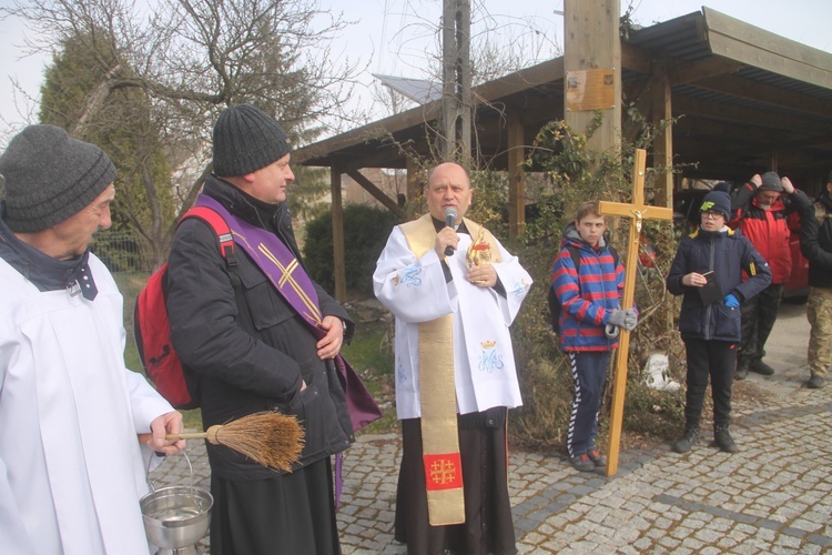 Dziadkowie, ojcowie i chłopcy na drodze Chrystusa