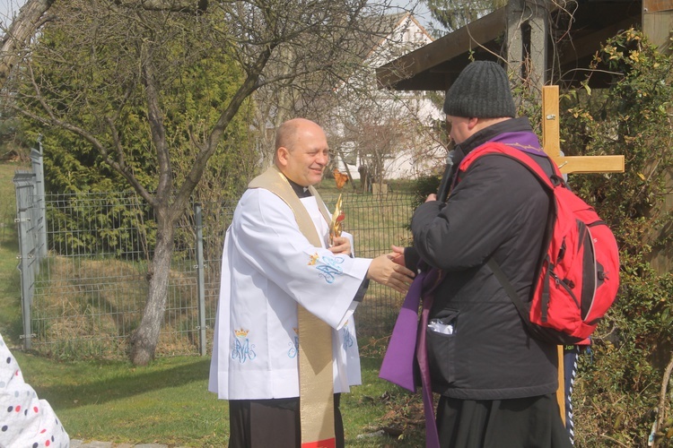 Dziadkowie, ojcowie i chłopcy na drodze Chrystusa