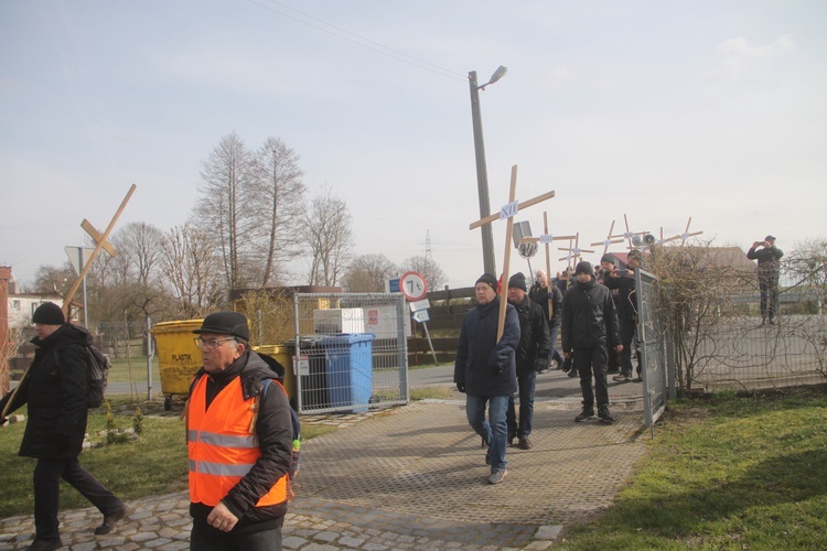 Dziadkowie, ojcowie i chłopcy na drodze Chrystusa