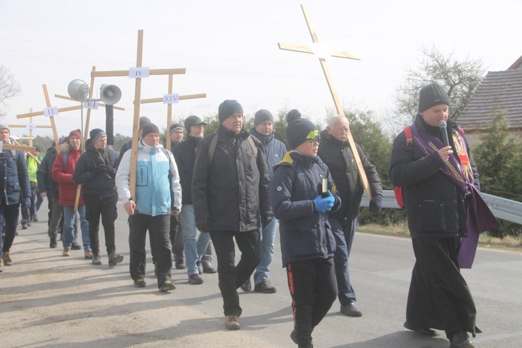 Dziadkowie, ojcowie i chłopcy na drodze Chrystusa