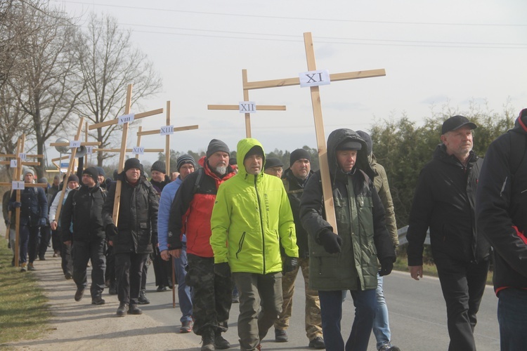 Dziadkowie, ojcowie i chłopcy na drodze Chrystusa