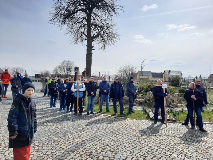 Dziadkowie, ojcowie i chłopcy na drodze Chrystusa