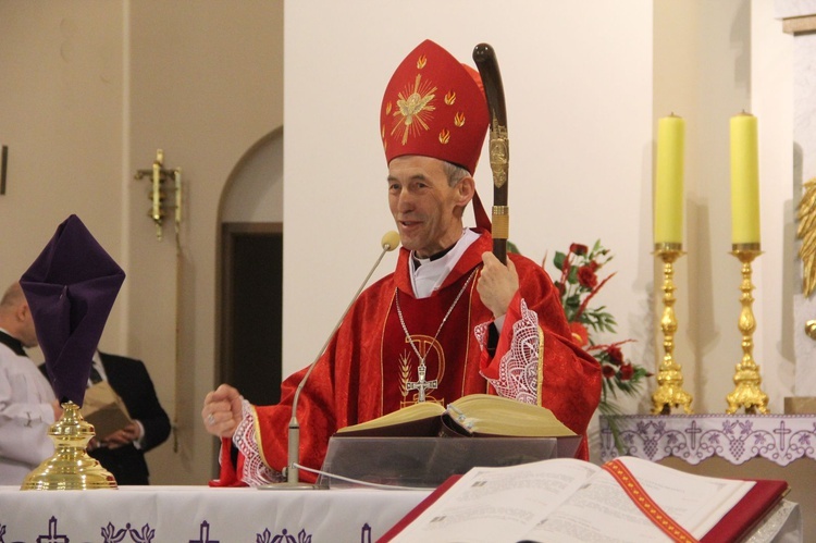 Bierzmowanie w kościele Matki Bożej Szkaplerznej w Tarnowie 2022