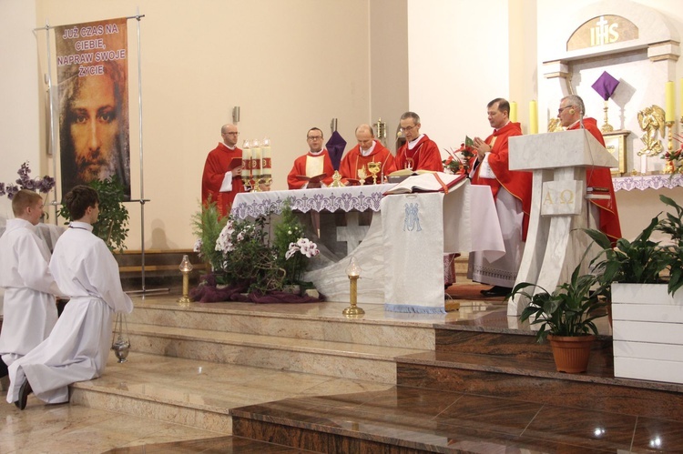 Bierzmowanie w kościele Matki Bożej Szkaplerznej w Tarnowie 2022