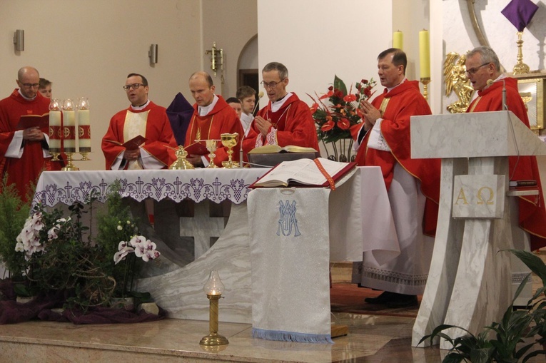 Bierzmowanie w kościele Matki Bożej Szkaplerznej w Tarnowie 2022