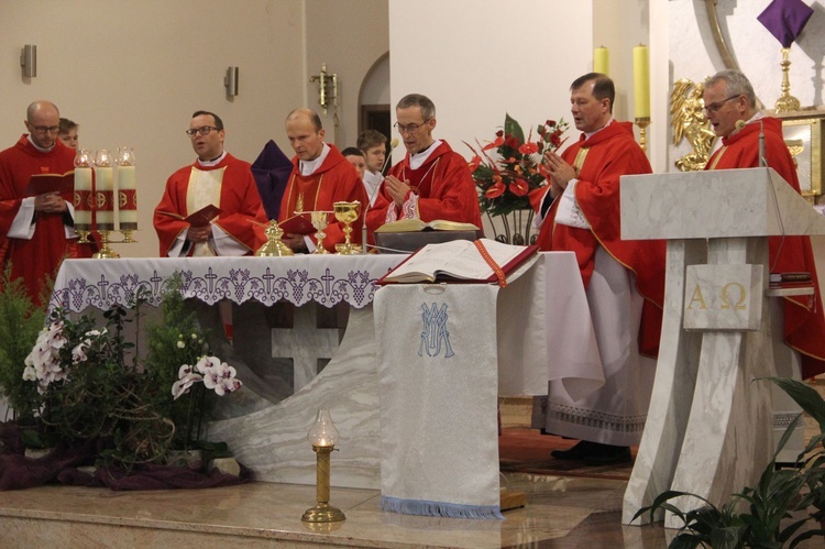 Bierzmowanie w kościele Matki Bożej Szkaplerznej w Tarnowie 2022