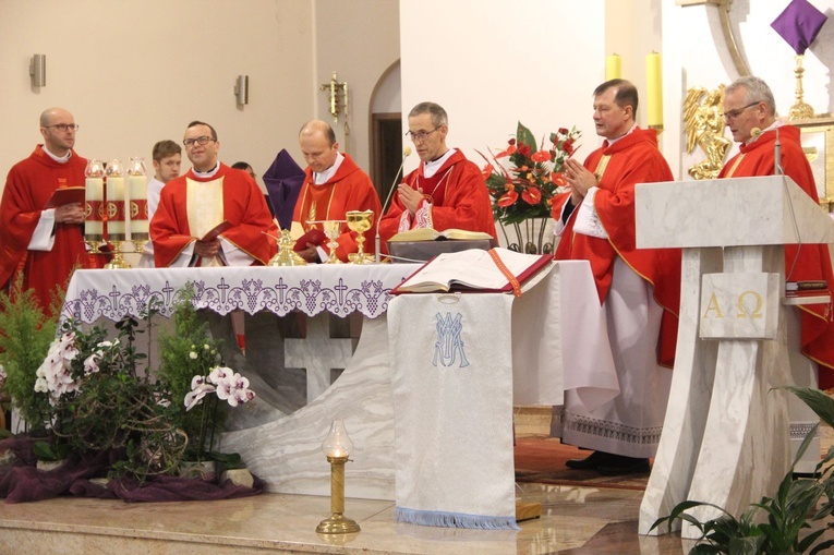 Bierzmowanie w kościele Matki Bożej Szkaplerznej w Tarnowie 2022