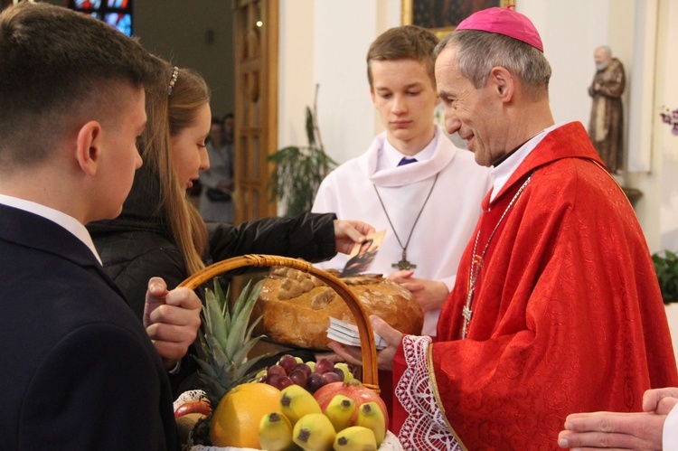 Bierzmowanie w kościele Matki Bożej Szkaplerznej w Tarnowie 2022