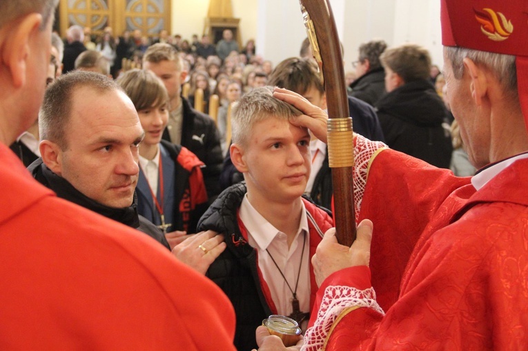 Bierzmowanie w kościele Matki Bożej Szkaplerznej w Tarnowie 2022